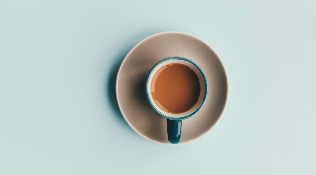 Café em chávena.